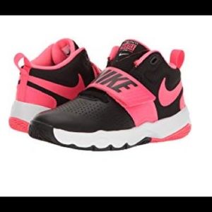 Nike Kids Girls Team Hustle D8 Basketball Shoes